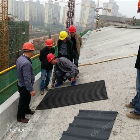 多富瑞坡屋面防水垫层 波形沥青防水板生产 2000*1110*2.6可定制
